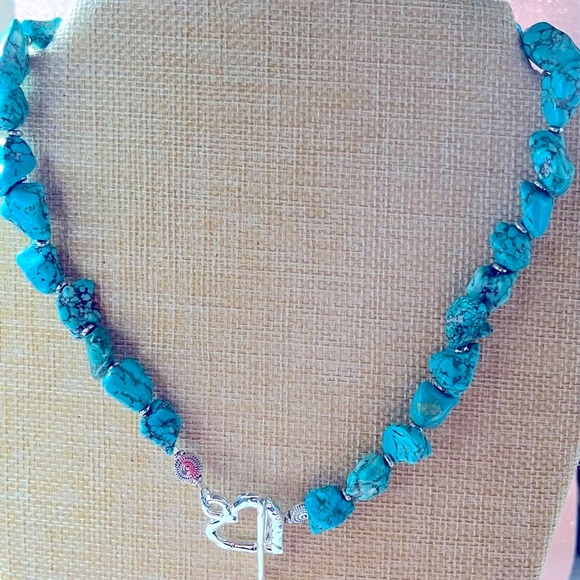 Handcrafted Jewelry - Turquoise Free Form Necklace Silver Heart Toggle 18,5”